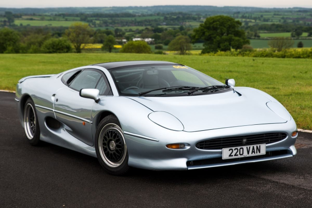 What is it like to drive the infamous XJ220 ?